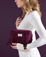 Trousse matelassée violette